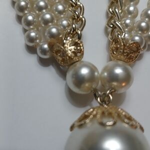 Luxurious Pearl and Gold Necklace